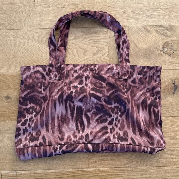 White Fox Boutique - Had To Be There Tote Bag in Brown - Picture 2 of 2